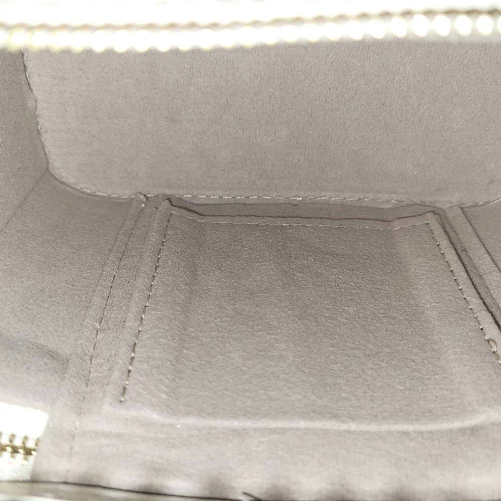 Chanel Ivory Quilted Mini Bag with Gold Details - Picture 5 of 7
